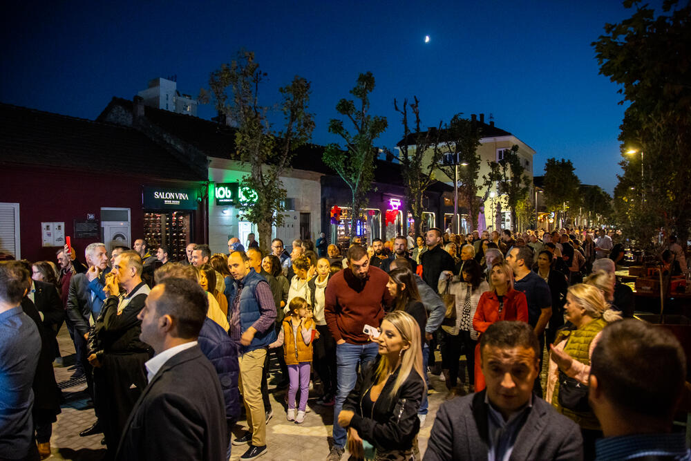 <p>Ulica će, kako je saopšteno iz Glavnog grada, biti otvorena za saobraćaj u terminu od 6 do 10 časova ujutru, i to za dostavna vozila</p>