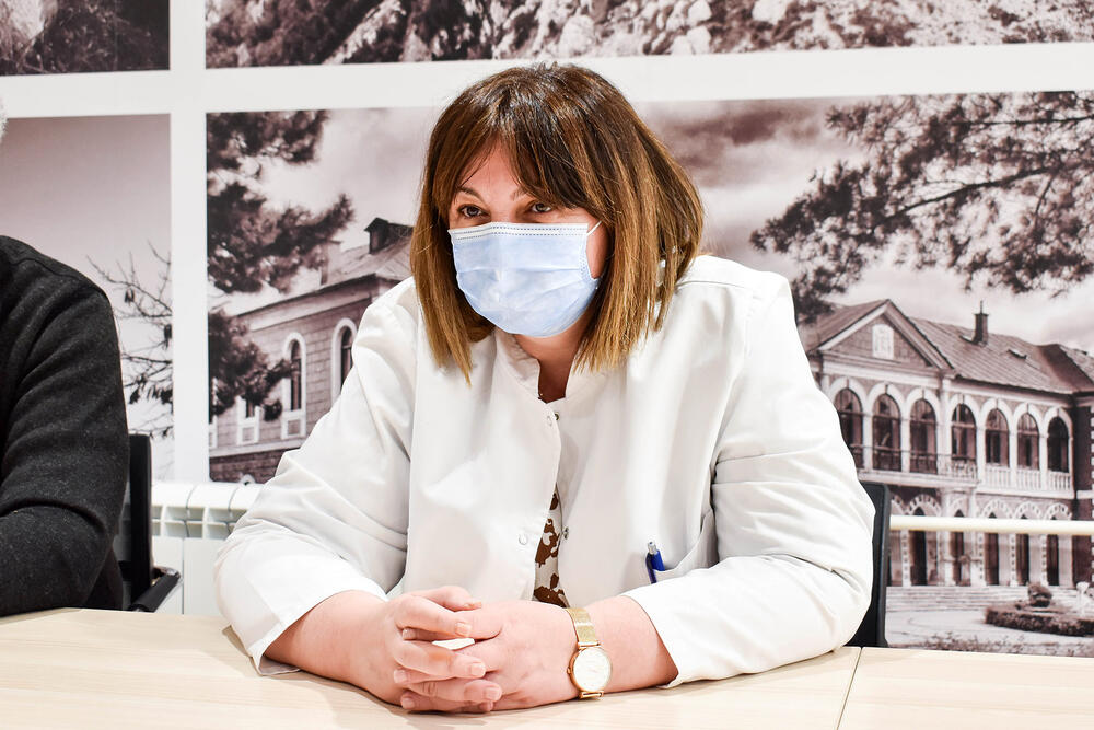 <p>Iz KCCG su saopštili da objekat obuhvata suteren, prizemlje i sprat što ukupno iznosi 2710 metara kvadratnih novopredviđenog prostora koji će obezbijediti hematološkim pacijentima bolje i bezbjednije uslove liječenja a zaposlenima bolje uslove za rad</p>