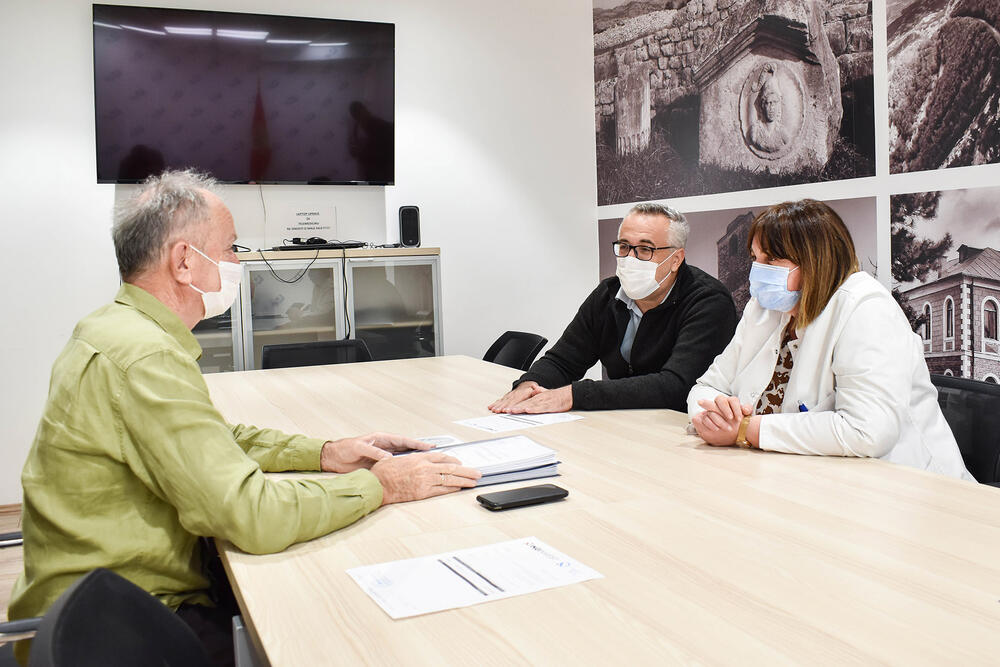 <p>Iz KCCG su saopštili da objekat obuhvata suteren, prizemlje i sprat što ukupno iznosi 2710 metara kvadratnih novopredviđenog prostora koji će obezbijediti hematološkim pacijentima bolje i bezbjednije uslove liječenja a zaposlenima bolje uslove za rad</p>