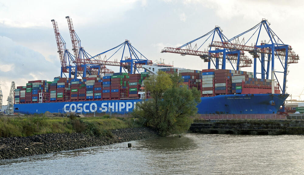 Brod kineske kompanije 'Kosko' u luci Hamburg