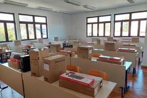 Crnogorska porodica iz Berlina donirala 32 računara za OŠ...