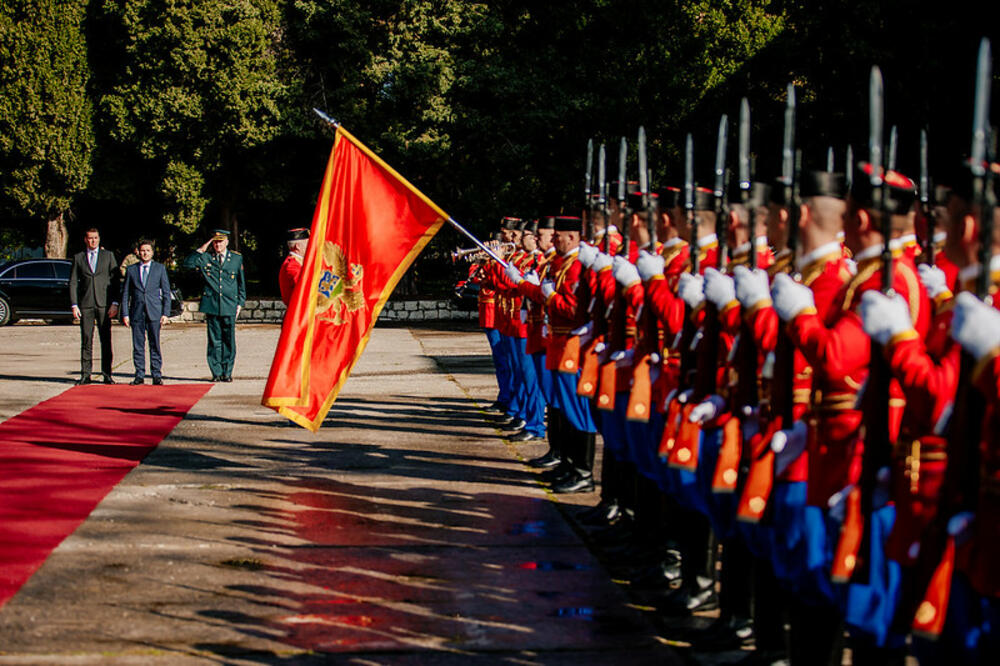 Abazović i Adžić tokom posjete kasarno "Marko Miljanov Popović", Foto: Gov.me