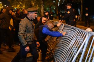 Protest u Podgorici: Građani bili ispred Skupštine i Vlade,...