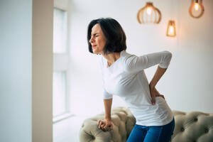 Četiri situacije kada ne treba ignorisati bol u leđima