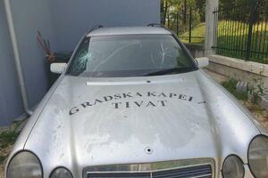 Tivat: Oštećeno vozilo pogrebnih usluga