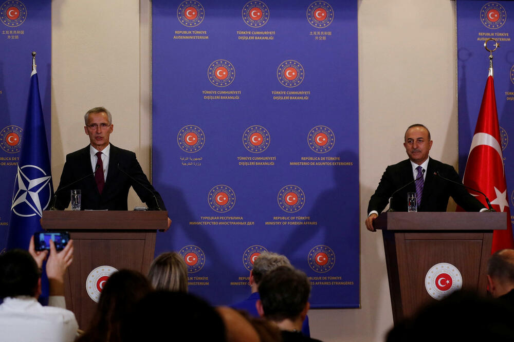 Stoltenberg i Čavušoglu u Istanbulu, Foto: Reuters