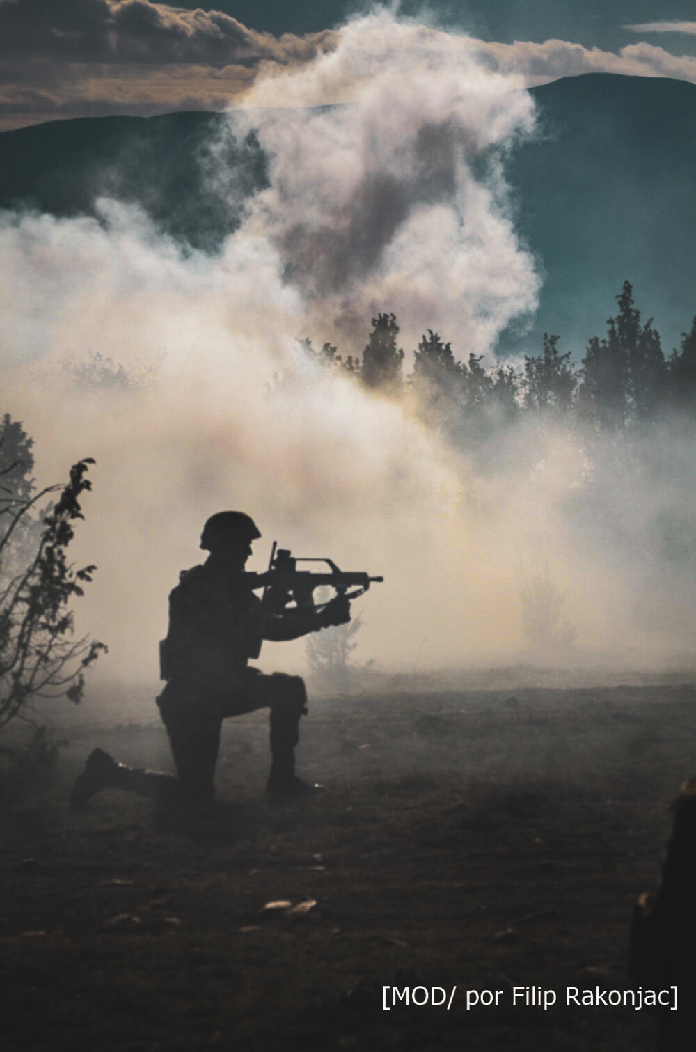 <p>Iz Ministarstva odbrane su kazali da su pripadnici 1. Pješadijskog bataljona i Vazduhoplovstva VCG, uz britanske marince, prikazom sposobnosti okončali uvježbavanje trodnevne ofanzivne operacije, koja je objedinjavala helikopterske desante, upotrebu oklopnih vozila, kao i borbena dejstva u dnevnim i noćnim uslovima</p>