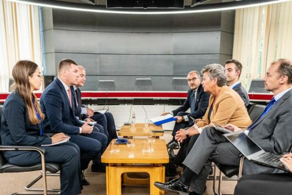 Sa sastanka, Foto: MUP