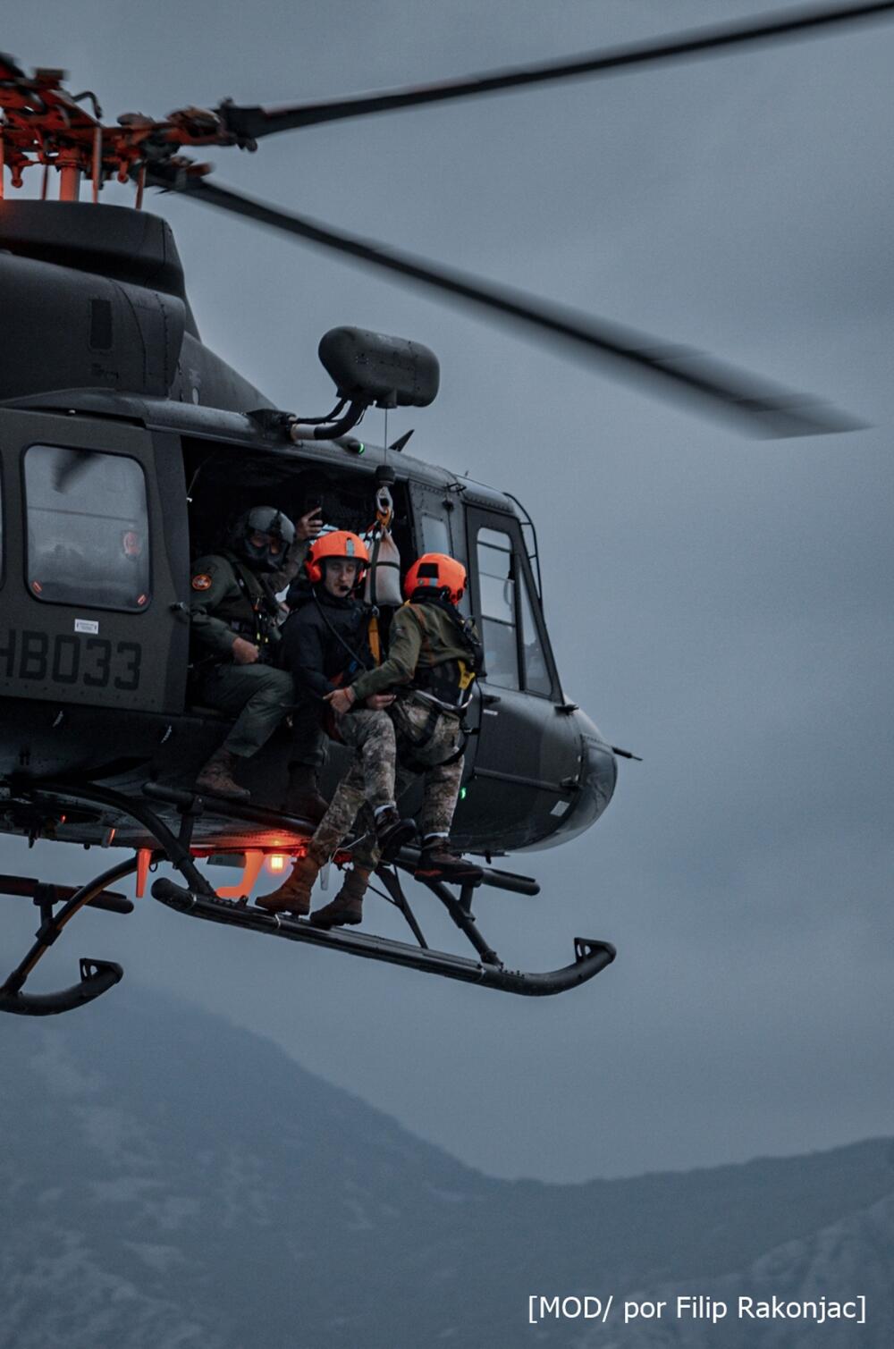 <p>"Svi navijamo za mir i da vojska nikada ne bude u službi vojnih aktivnosti, već više u službi podrške građanima na razne načine, ali obaveza je naše vojske i partnerskih zemalja da budemo spremni na sve situacije", rekao je on</p>