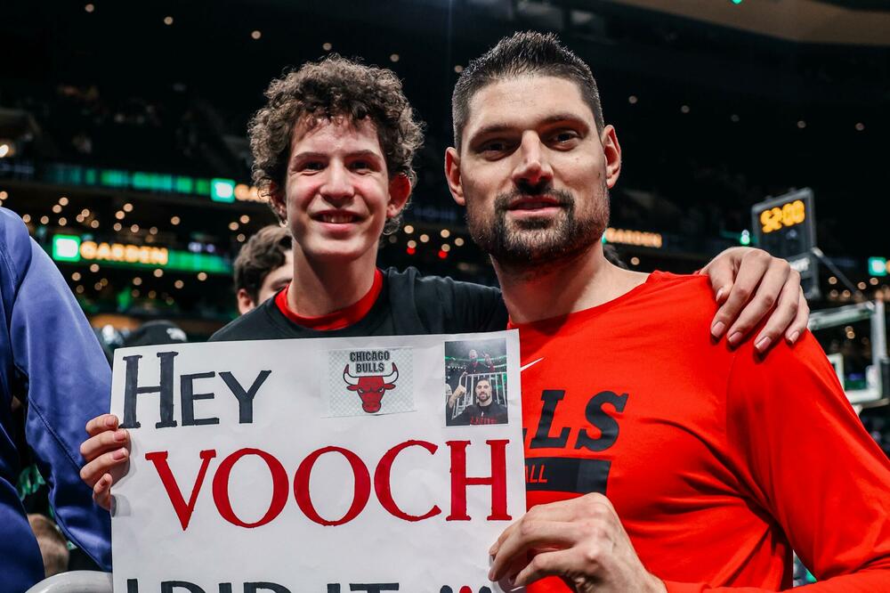 Nikola Vučević sa hrabrim Stefanom, Foto: Chicago Bulls