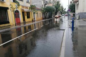Obilne padavine u Podgorici: Pod vodom bile saobraćajnice,...