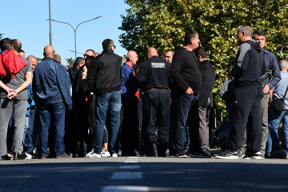 Na ulice - na protest - izašli i policajci, Foto: Luka Zeković