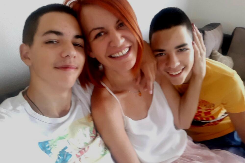 Zorica sa sinovima, Foto: Privatna arhiva