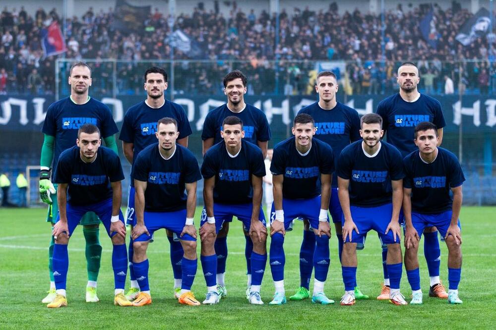 Fudbaleri Budućnosti prije utakmice sa Arsenalom, Foto: FK Budućnost