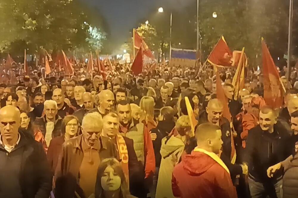 Građani odlaze nakon protesta, Foto: Dušan Cicmil
