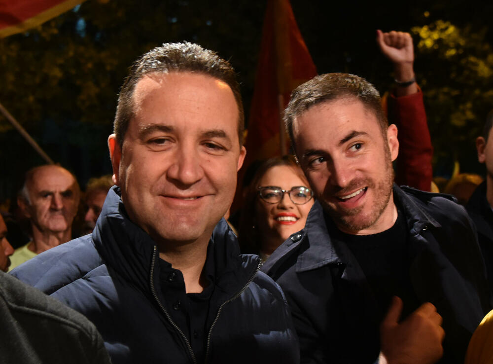 <p>U galeriji fotoreportera Vijesti pogledajte kako je bilo na protestu koji je večeras održan ispred Skupštine Crne Gore. Protest je održan pod sloganom "Ima nas".</p>