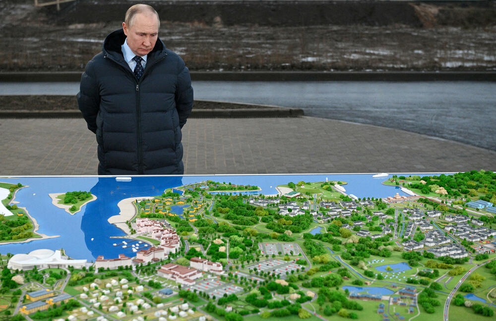 Putin prilikom posjete transportnom čvorištu u izgradnji u Tverskoj oblasti 