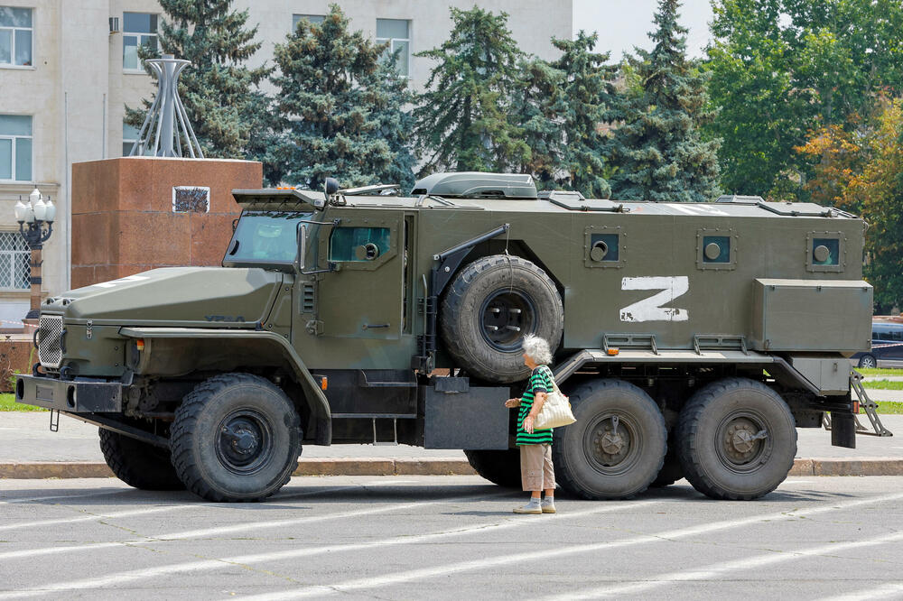 Oklopno vozilo ruskih snaga u Hersonu (arhiva), Foto: Reuters