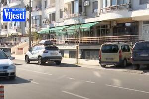 Nesavjesni vozači u Podgorici - parkiraju vozila na trotoarima,...