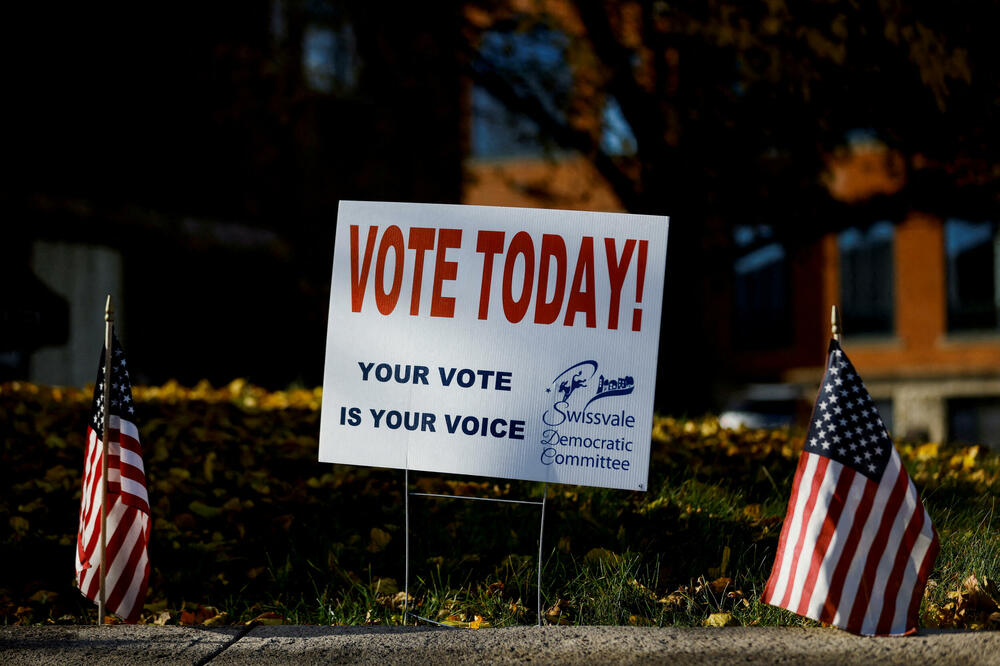 Znak kojim se poziva na glasanje: Detalj iz Svisvejla u američkoj državi Pensilvaniji, Foto: Reuters