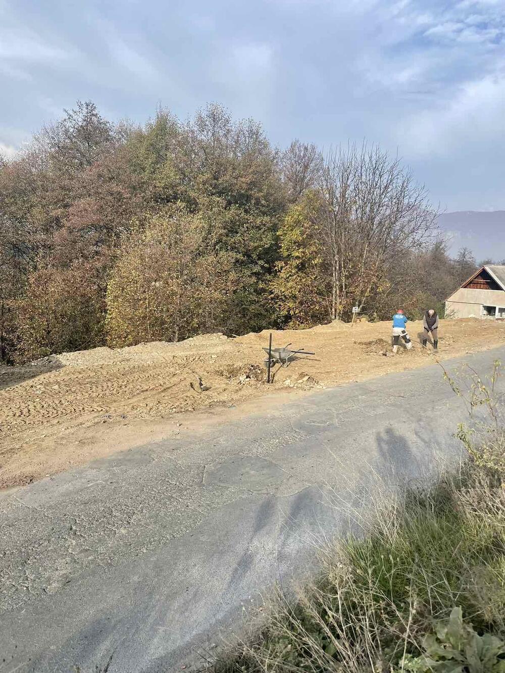 <p>Od početka akcije &ldquo;Uklonimo divlje deponije&rdquo;, koja je počela 1. novembra, sanirane su tri od 15 nelegalnih deponija. Akciju su organizovali opštinska preduzeća Komunalno i Agencija za izgradnju i razvoj Berana, u saradnji sa medijskom kućom &ldquo;Ivangrad studio&rdquo; i Opštinom Berane</p>