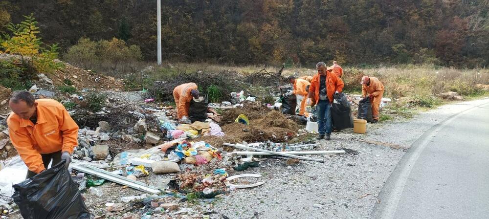 <p>Od početka akcije “Uklonimo divlje deponije”, koja je počela 1. novembra, sanirane su tri od 15 nelegalnih deponija. Akciju su organizovali opštinska preduzeća Komunalno i Agencija za izgradnju i razvoj Berana, u saradnji sa medijskom kućom “Ivangrad studio” i Opštinom Berane</p>