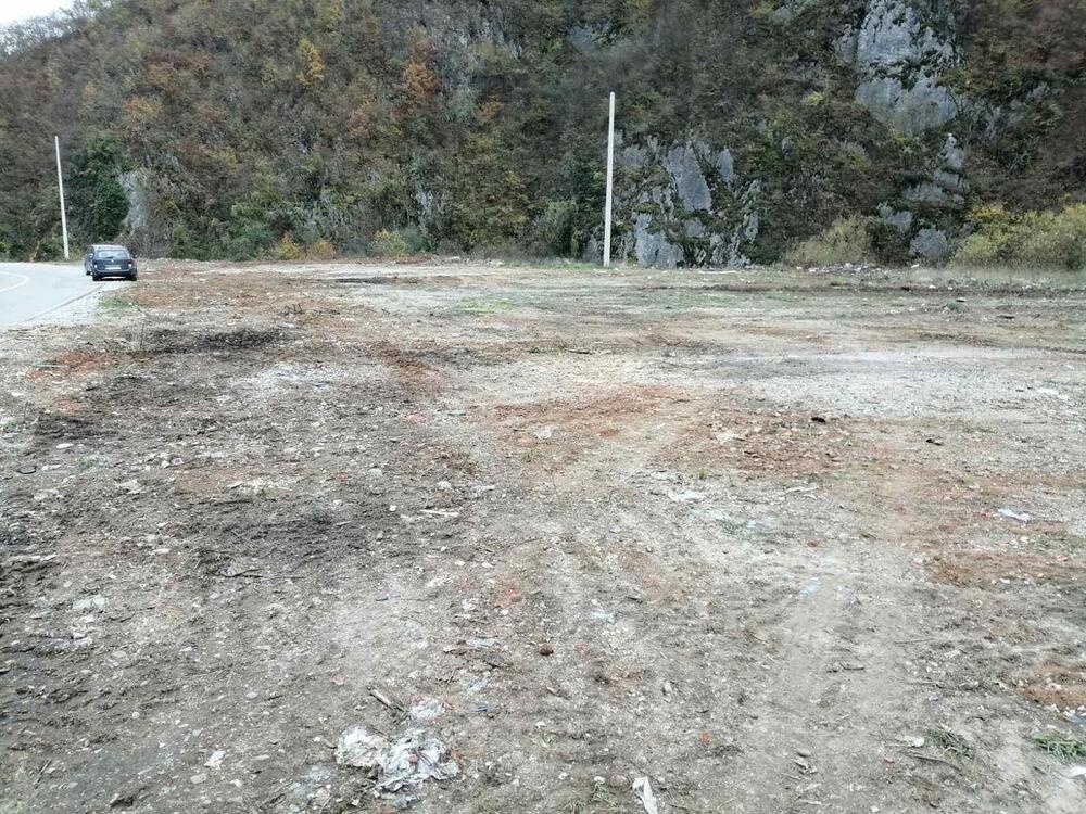 <p>Od početka akcije “Uklonimo divlje deponije”, koja je počela 1. novembra, sanirane su tri od 15 nelegalnih deponija. Akciju su organizovali opštinska preduzeća Komunalno i Agencija za izgradnju i razvoj Berana, u saradnji sa medijskom kućom “Ivangrad studio” i Opštinom Berane</p>