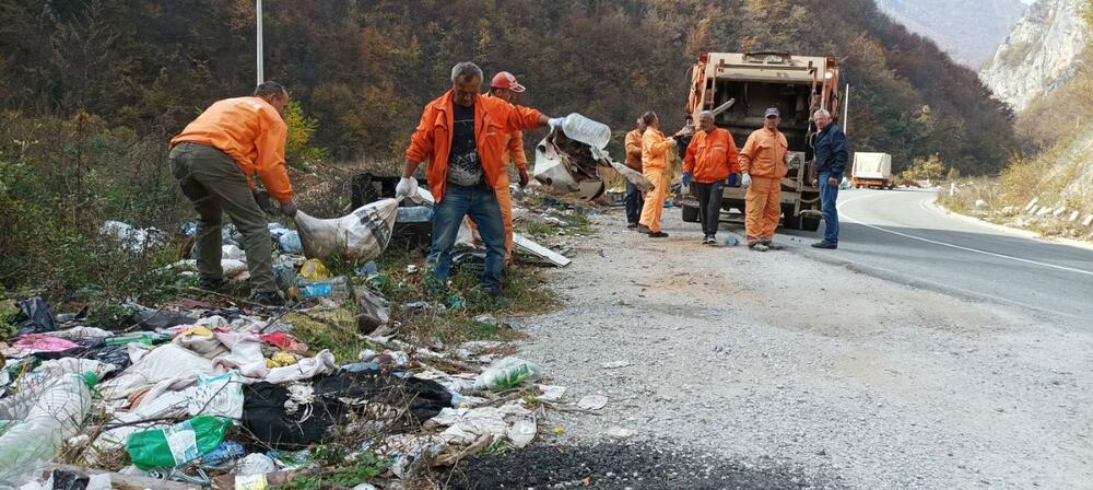 <p>Od početka akcije “Uklonimo divlje deponije”, koja je počela 1. novembra, sanirane su tri od 15 nelegalnih deponija. Akciju su organizovali opštinska preduzeća Komunalno i Agencija za izgradnju i razvoj Berana, u saradnji sa medijskom kućom “Ivangrad studio” i Opštinom Berane</p>
