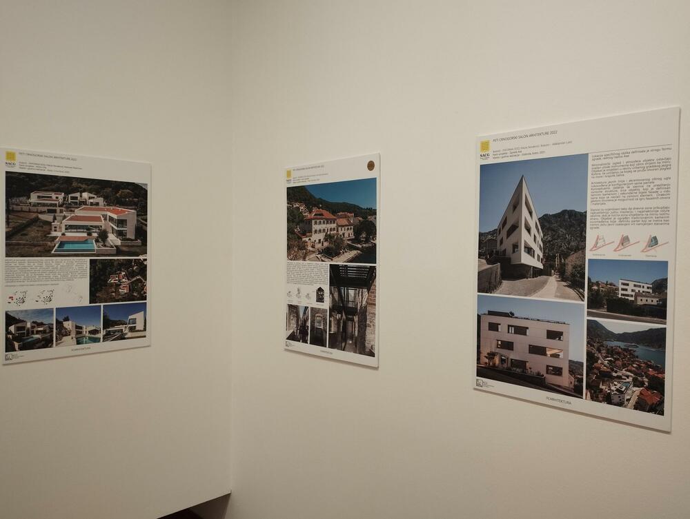 <p>Projekat Osnovne škole “Novka Ubović” u Tološima u Podgorici čiji su autori Biro “81.000”, Ivan Jovićević i Dušan Đurović, osvojio je Grand Prix nagradu jednoglasnom odlukom žirija</p>