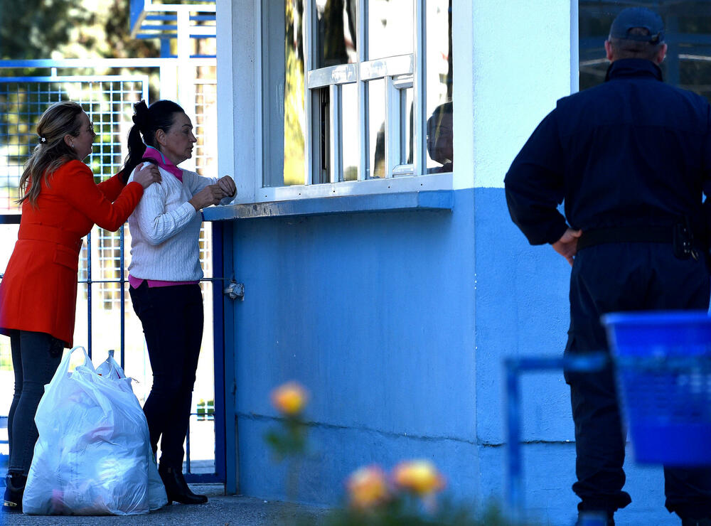 <p>Odluku o ukidanju pritvora Medenici danas je donio Viši sud nakon žalbe odbrane Apelacionom sudu na rješenje kojim joj je produžen boravak u Istražnom zatvoru</p>