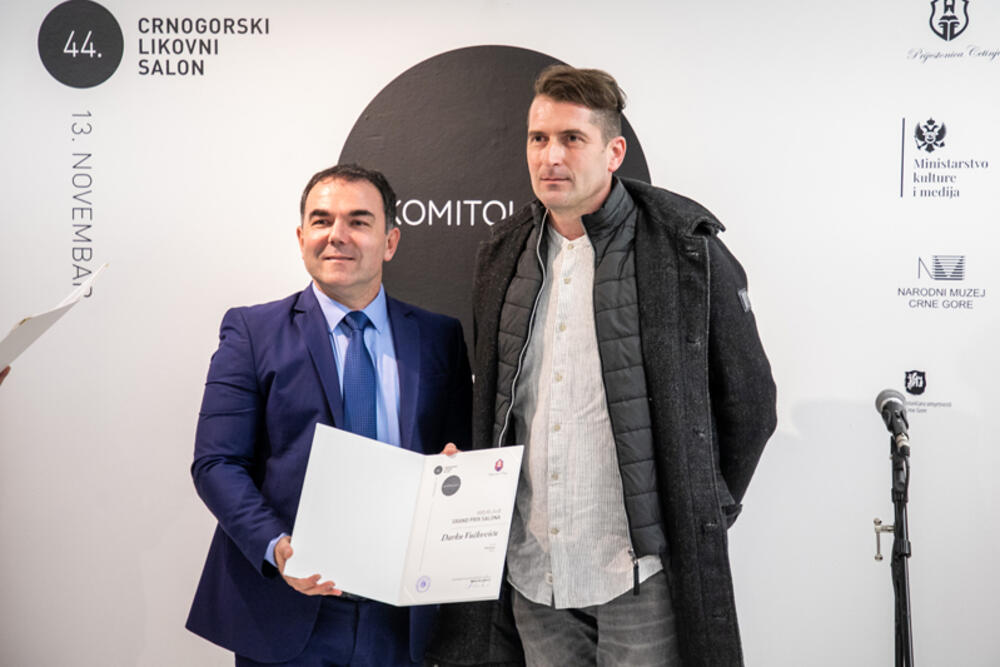 <p>Umjetnik Darko Vučković dobitnik je Grand prix za rad "Meke forme"</p>