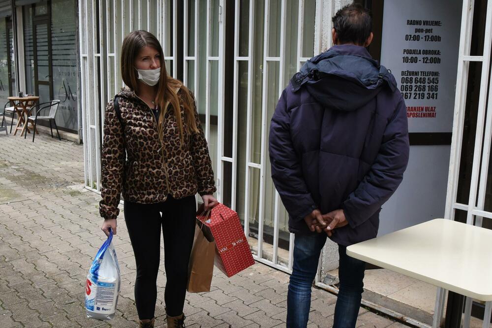 Građani uvijek priteknu u pomoć Ženama Bara (arhiva), Foto: Luka Zeković