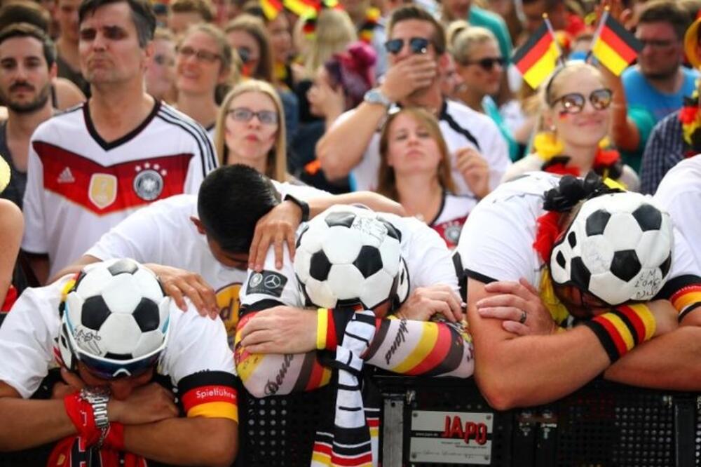 Reakcija njemačkih navijača nakon ispadanja u grupi prije četiri godine, Foto: Reuters