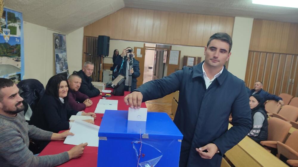 Pisao Mijajloviću o tome ko treba da zaokruži DPS na biralištima: Jakić na glasanju 2022.