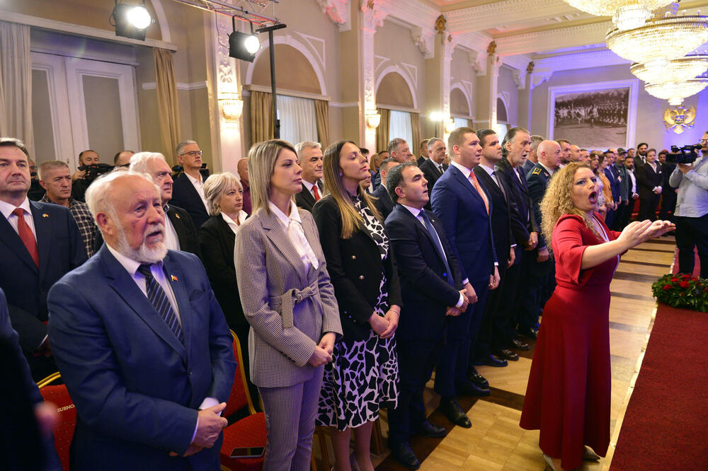 <p>"Upravo iz našeg grada devedestih godina prošlog vijeka povedena je najsnažnija antiratna kampanja protiv nepravednog razaranja gradova i država i uništavanja ljudskih života", rekao je gradonačelnik Prijestonice Cetinje, Nikola Đurašković</p>