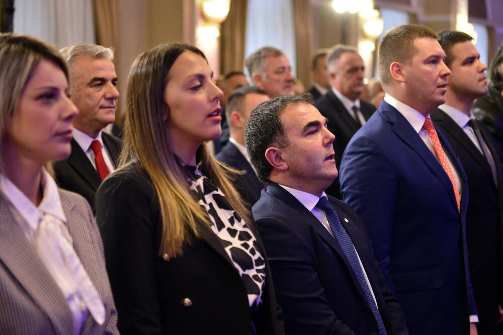 <p>"Upravo iz našeg grada devedestih godina prošlog vijeka povedena je najsnažnija antiratna kampanja protiv nepravednog razaranja gradova i država i uništavanja ljudskih života", rekao je gradonačelnik Prijestonice Cetinje, Nikola Đurašković</p>