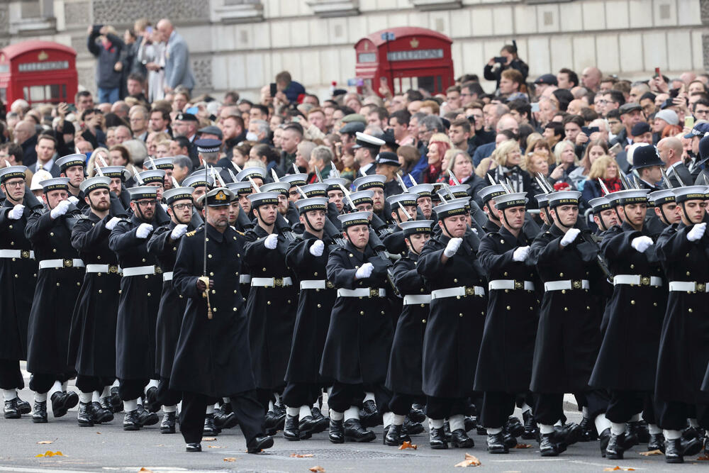 <p>Dan sjećanja u Velikoj Britaniji svake godine je u nedjelju koja pada najbliže Danu primirja u prvom svjetskom ratu, 11. novembra i obilježava se nošenjem makovog cvijeta i dvominutnim ćutanjem u 11 sati prije podne</p>