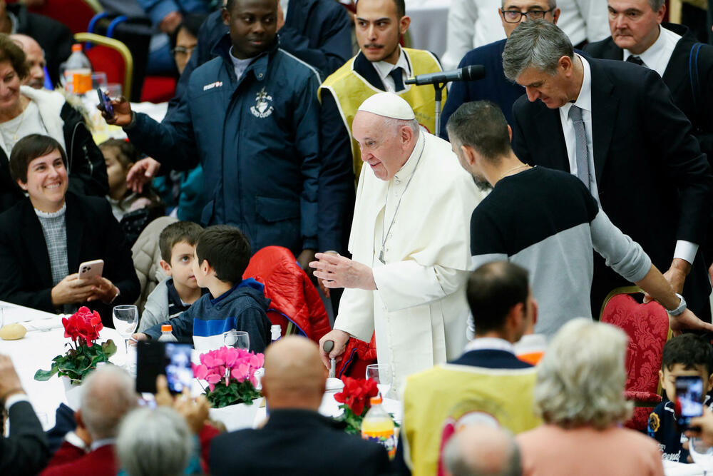 <p>"Ako je naše srce umrtvljeno i ravnodušno, ne možemo čuti njihov krik boli, ne možemo plakati s njima i za njih, ne možemo vidjeti koliko samoće i tjeskobe leži skriveno u zaboravljenim djelovima naših gradova"</p>