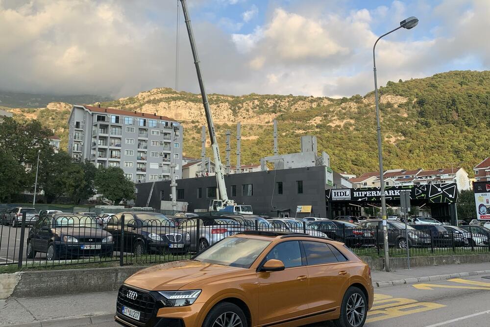 Zgrada se gradi na zaobilaznici, Foto: Vuk Lajović