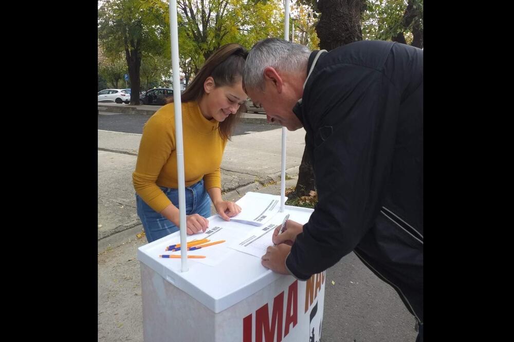 Potpisivanje peticije, Foto: Pokret Ima nas