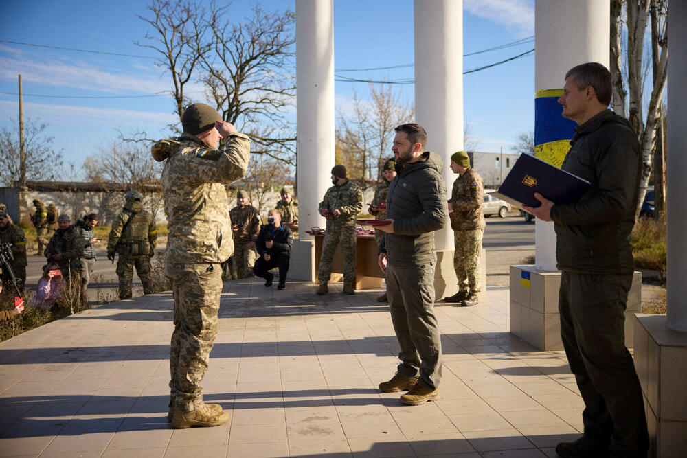 <p>Herson je bila jedina regionalna prijestonica koju su Rusi osvojili još u prvim danima invazije krajem februara, ali su odlučili da se iz nje povuku u novembru, tvdreći da je riječ o strateškom potezu</p>