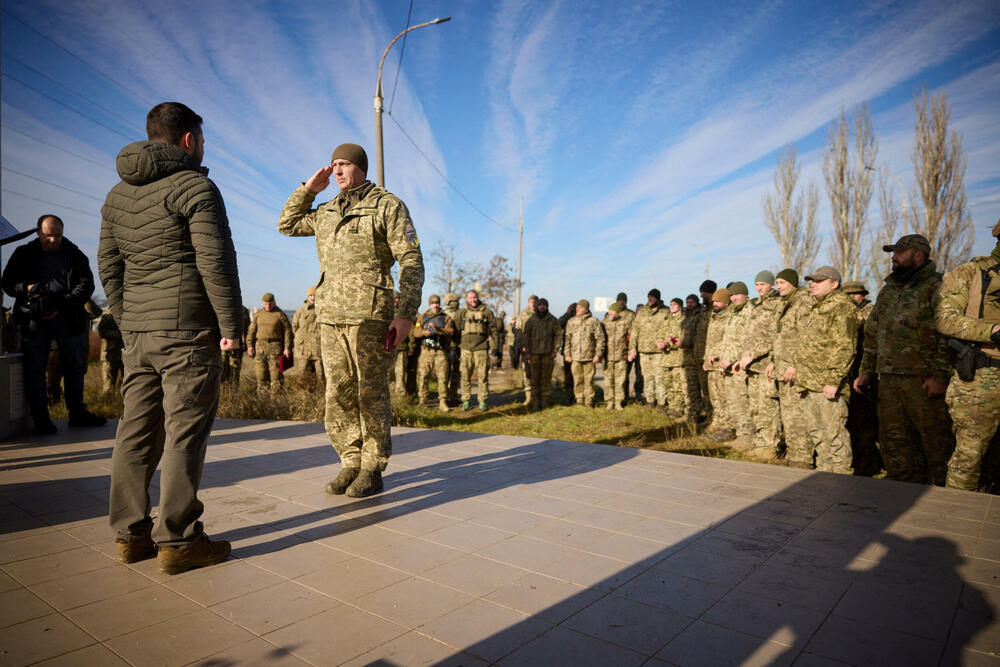 <p>Herson je bila jedina regionalna prijestonica koju su Rusi osvojili još u prvim danima invazije krajem februara, ali su odlučili da se iz nje povuku u novembru, tvdreći da je riječ o strateškom potezu</p>