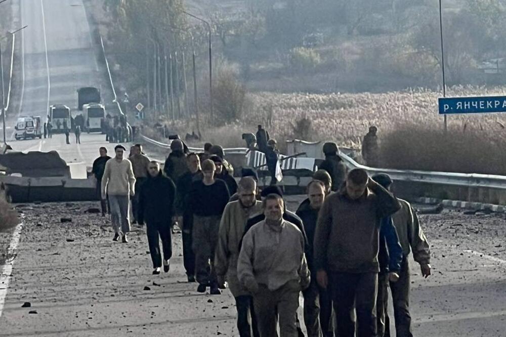 Ukrajinski ratni zarobljenici nakon jedne od razmjena sa Rusijom, Foto: Reuters