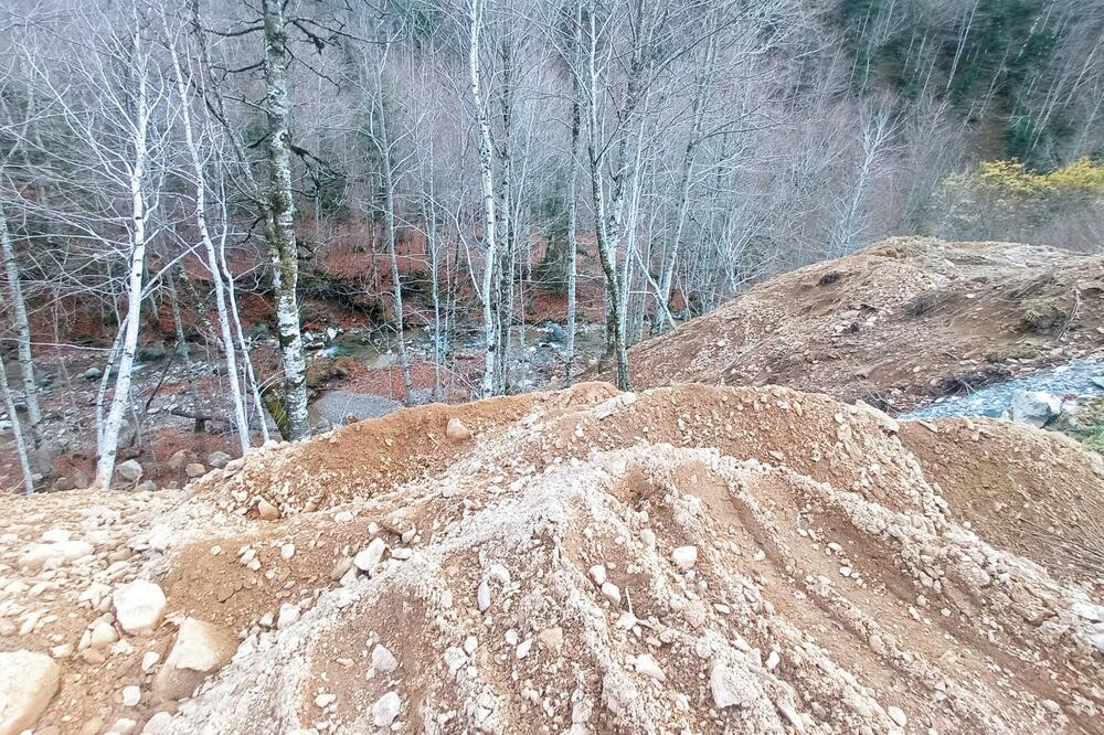 Paljevinska rijeka se ne vidi od građevinskog otpada, Foto: Dragana Šćepanović