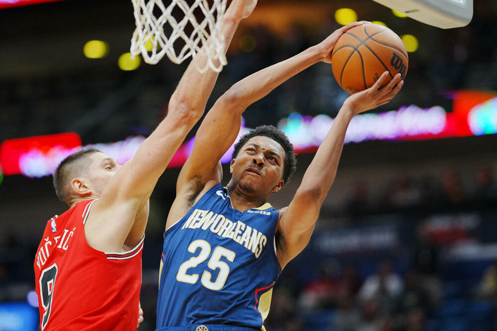 Vučević u duelu sa Marfijem, Foto: Reuters