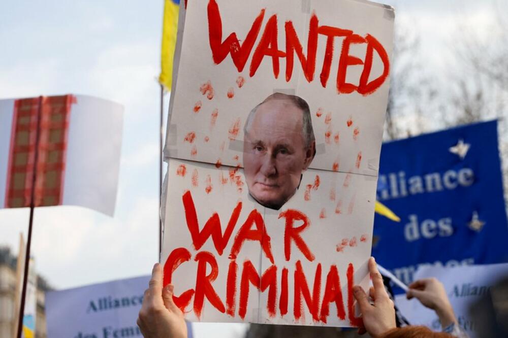 Optužbe za ratne zločine na račun Putina vidjeli su se i na protestima podrške Ukrajini, Foto: Reuters