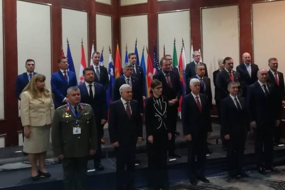 Učesnici sastanka, Foto: Ministarstvo odbrane
