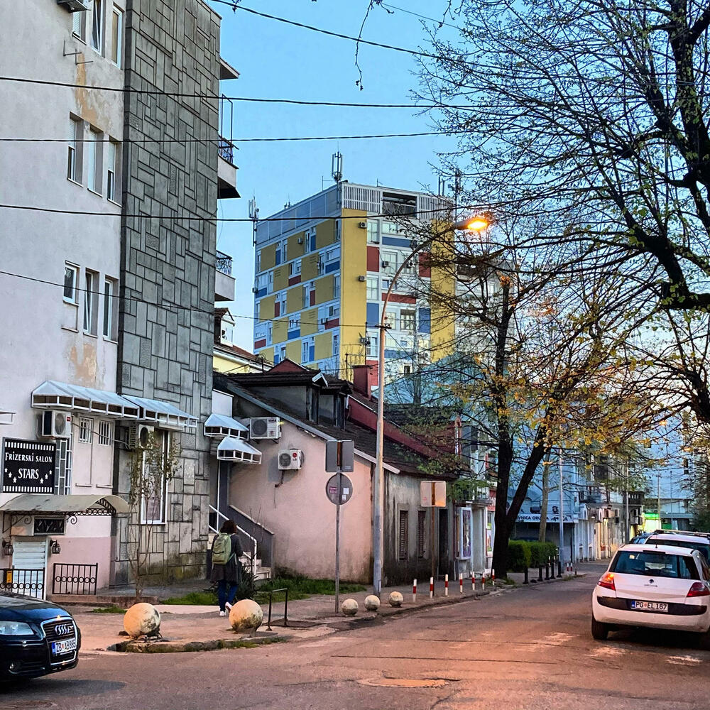 <p>O izložbi fotografija koja je otvorena sinoć u fotografskoj galeriji "F 64" u Podgorici, autorka Dušanka Seratlić govori za “Vijesti”</p>