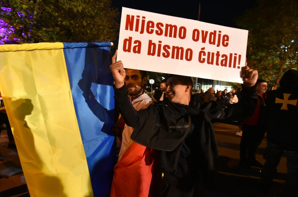 <p>Organizatori ranije poručili da traže povlačenje izmjena Zakona o predsjedniku, dogovor oko izbora sudija Ustavnog suda i održavanje vanrednih parlamentarnih izbora</p>