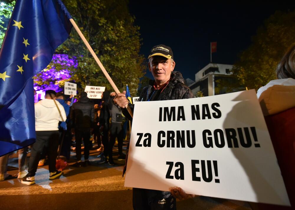 <p>Organizatori ranije poručili da traže povlačenje izmjena Zakona o predsjedniku, dogovor oko izbora sudija Ustavnog suda i održavanje vanrednih parlamentarnih izbora</p>